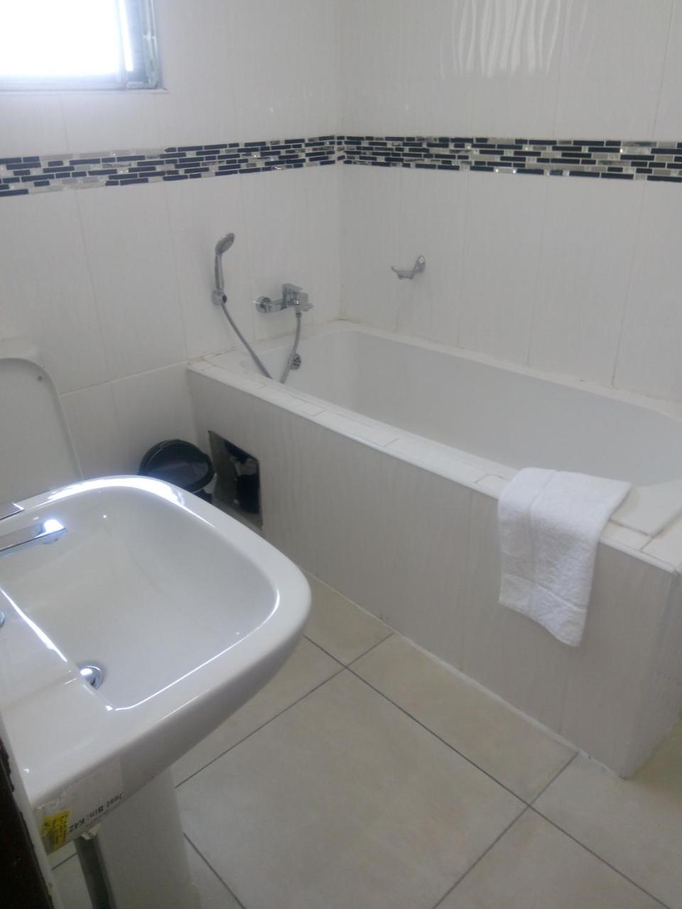 Eros Guest Inn Francistown Esterno foto