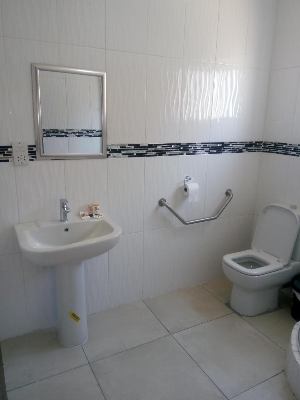 Eros Guest Inn Francistown Esterno foto