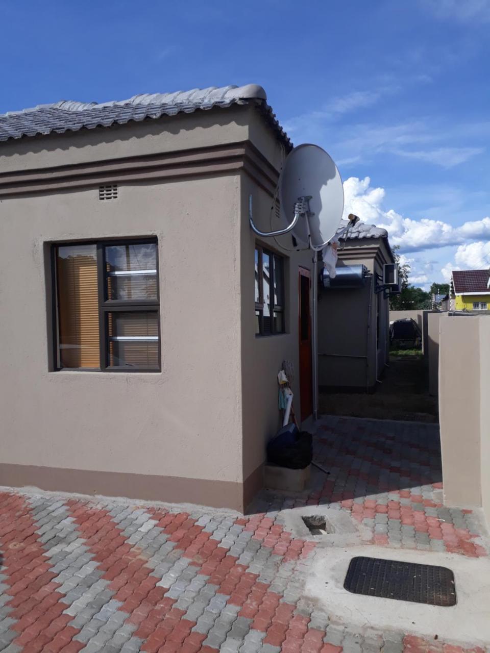 Eros Guest Inn Francistown Esterno foto